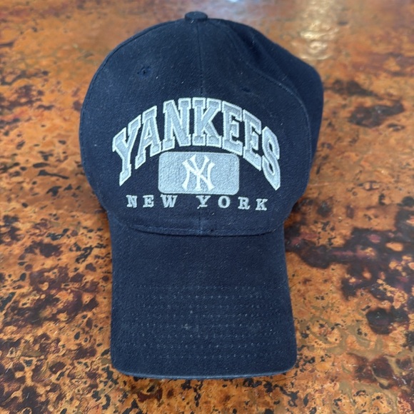 Genuine Merchandise Accessories - Genuine Merchandise Navy NY Yankees Cotton Vented Baseball Hat Embroidered Logo